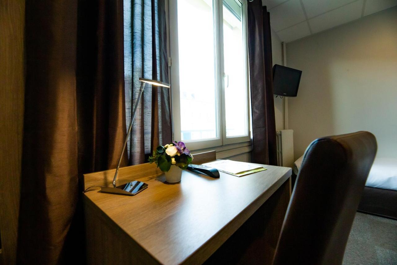 Logis Hotel Du Chateau Caen Bagian luar foto