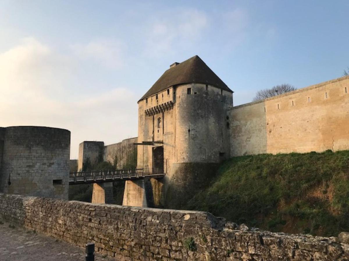 Logis Hotel Du Chateau Caen Bagian luar foto