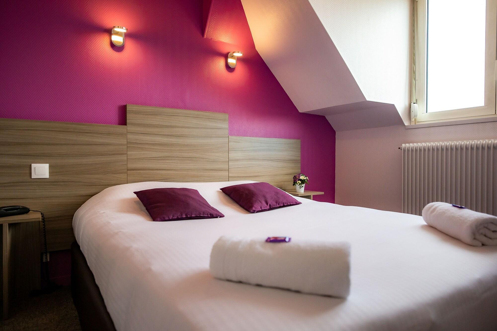 Logis Hotel Du Chateau Caen Bagian luar foto