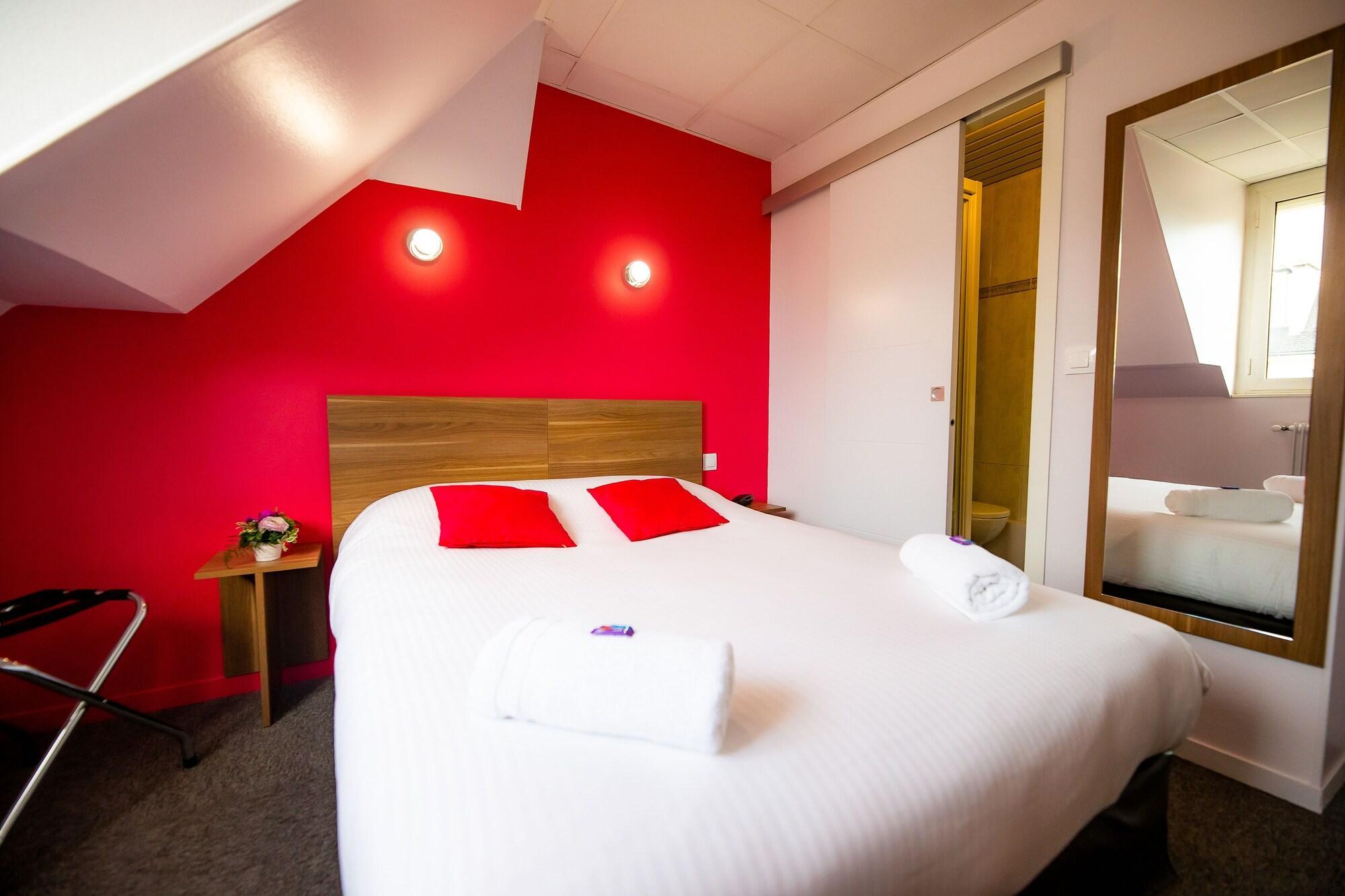 Logis Hotel Du Chateau Caen Bagian luar foto