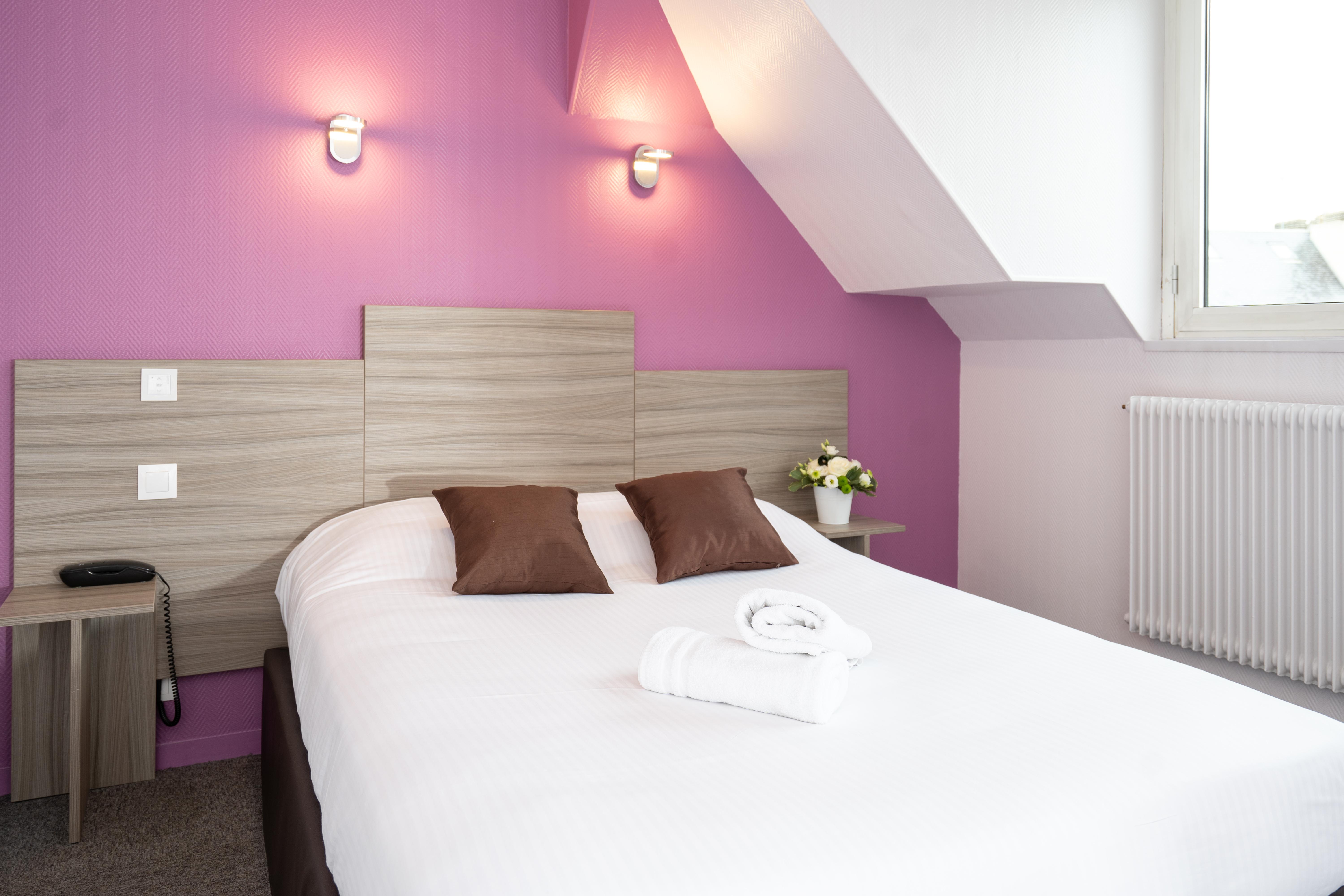 Logis Hotel Du Chateau Caen Bagian luar foto