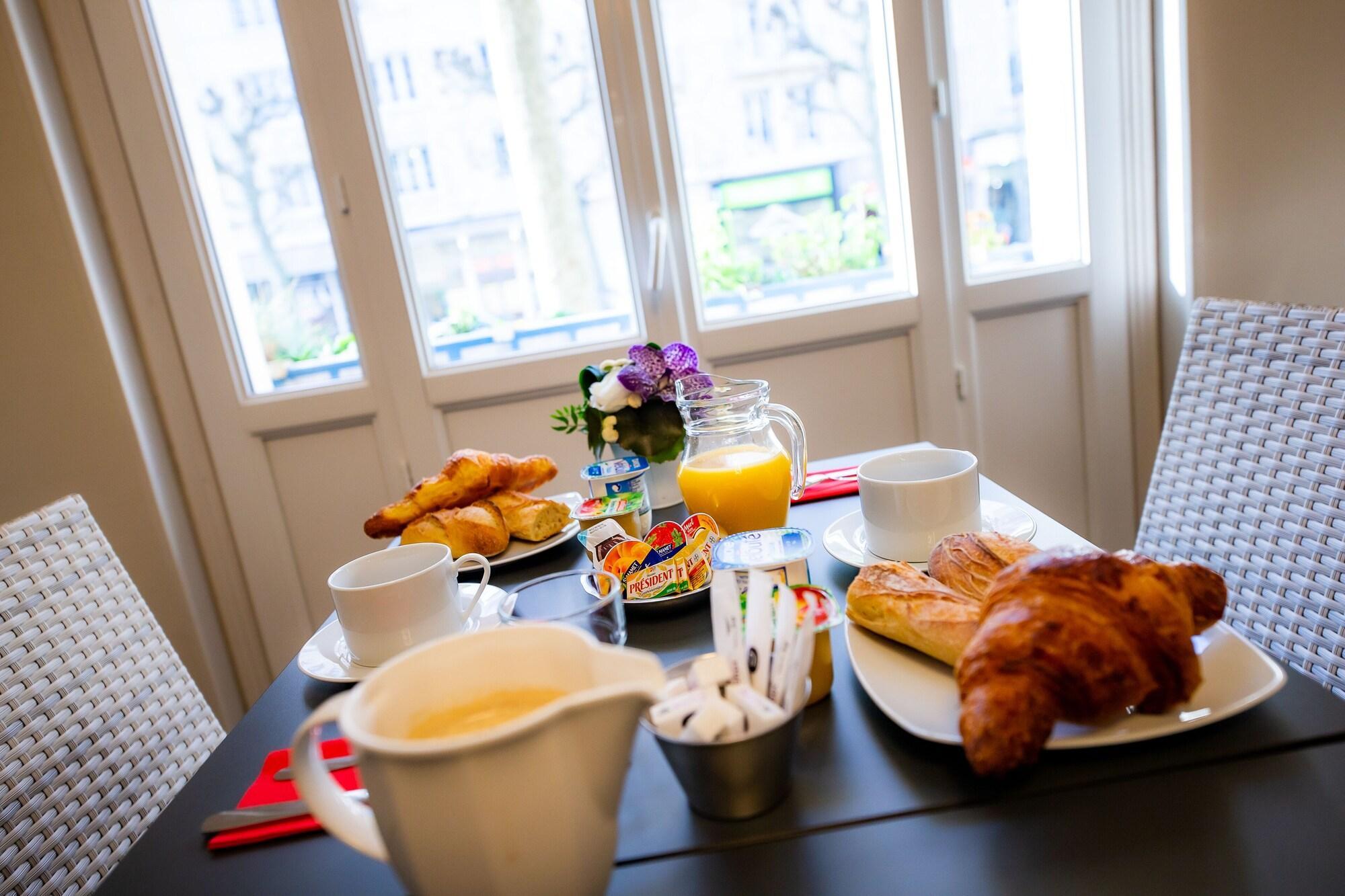 Logis Hotel Du Chateau Caen Bagian luar foto