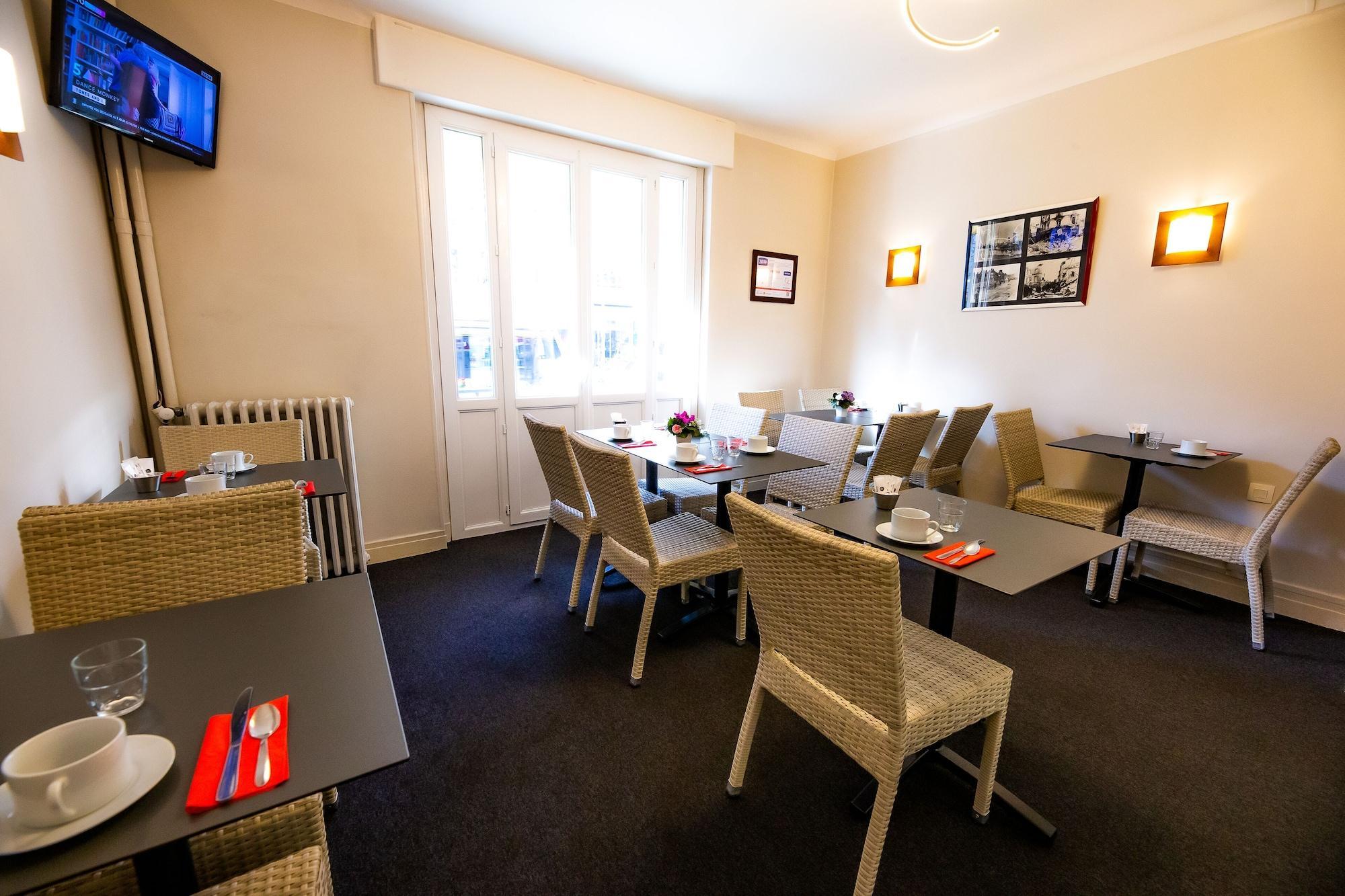 Logis Hotel Du Chateau Caen Bagian luar foto