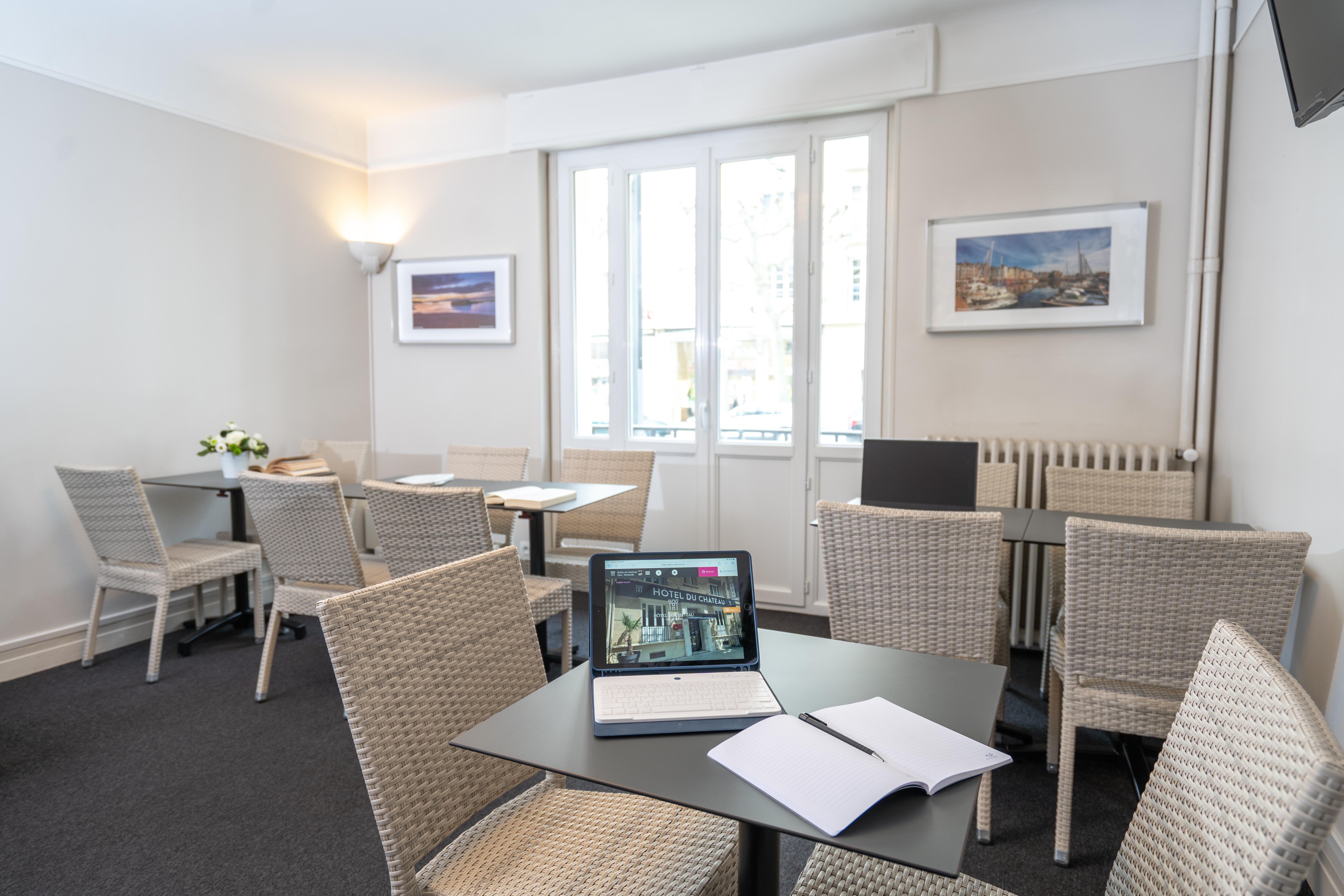 Logis Hotel Du Chateau Caen Bagian luar foto