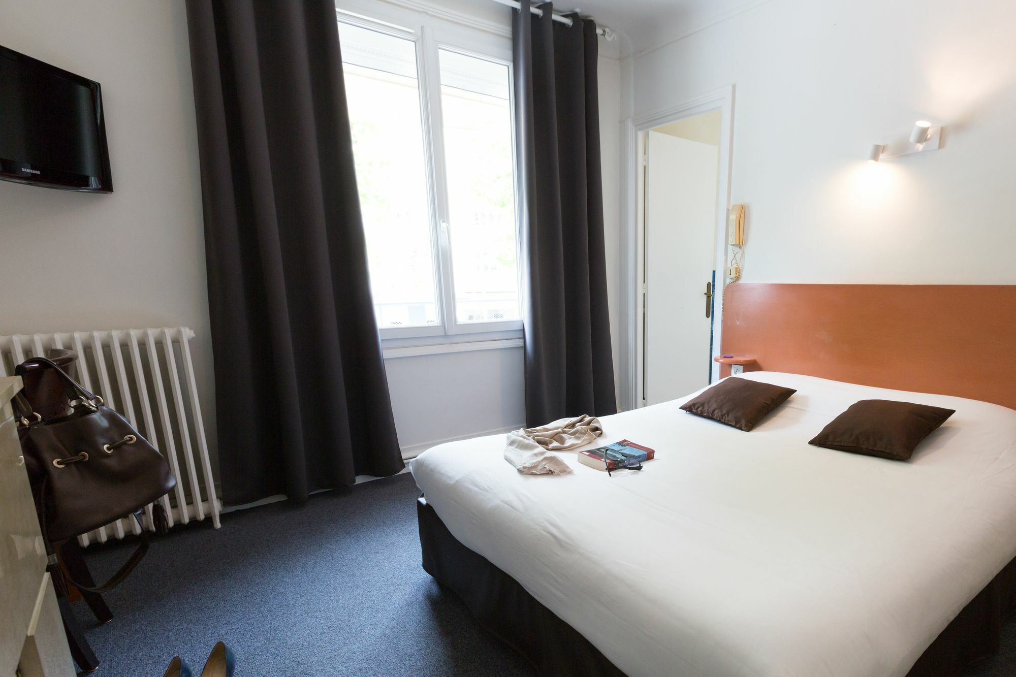 Logis Hotel Du Chateau Caen Bagian luar foto