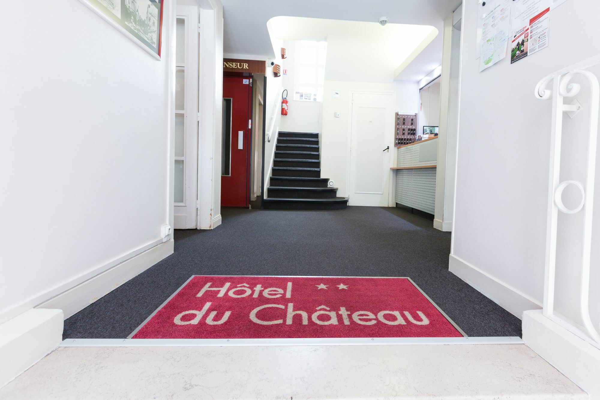 Logis Hotel Du Chateau Caen Bagian luar foto