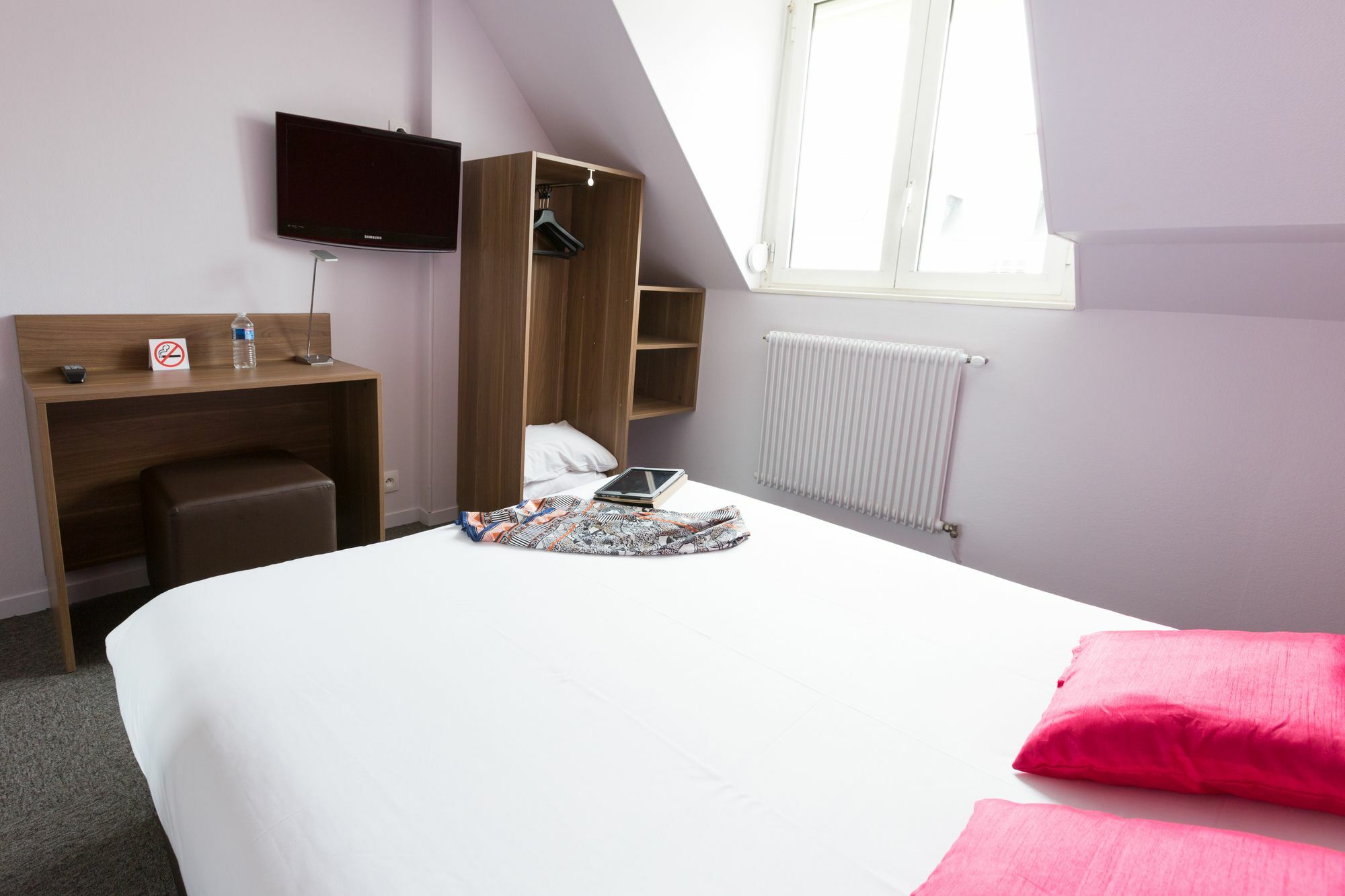 Logis Hotel Du Chateau Caen Bagian luar foto