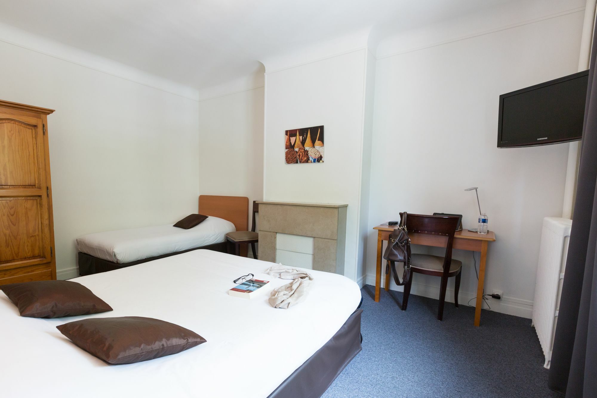 Logis Hotel Du Chateau Caen Bagian luar foto