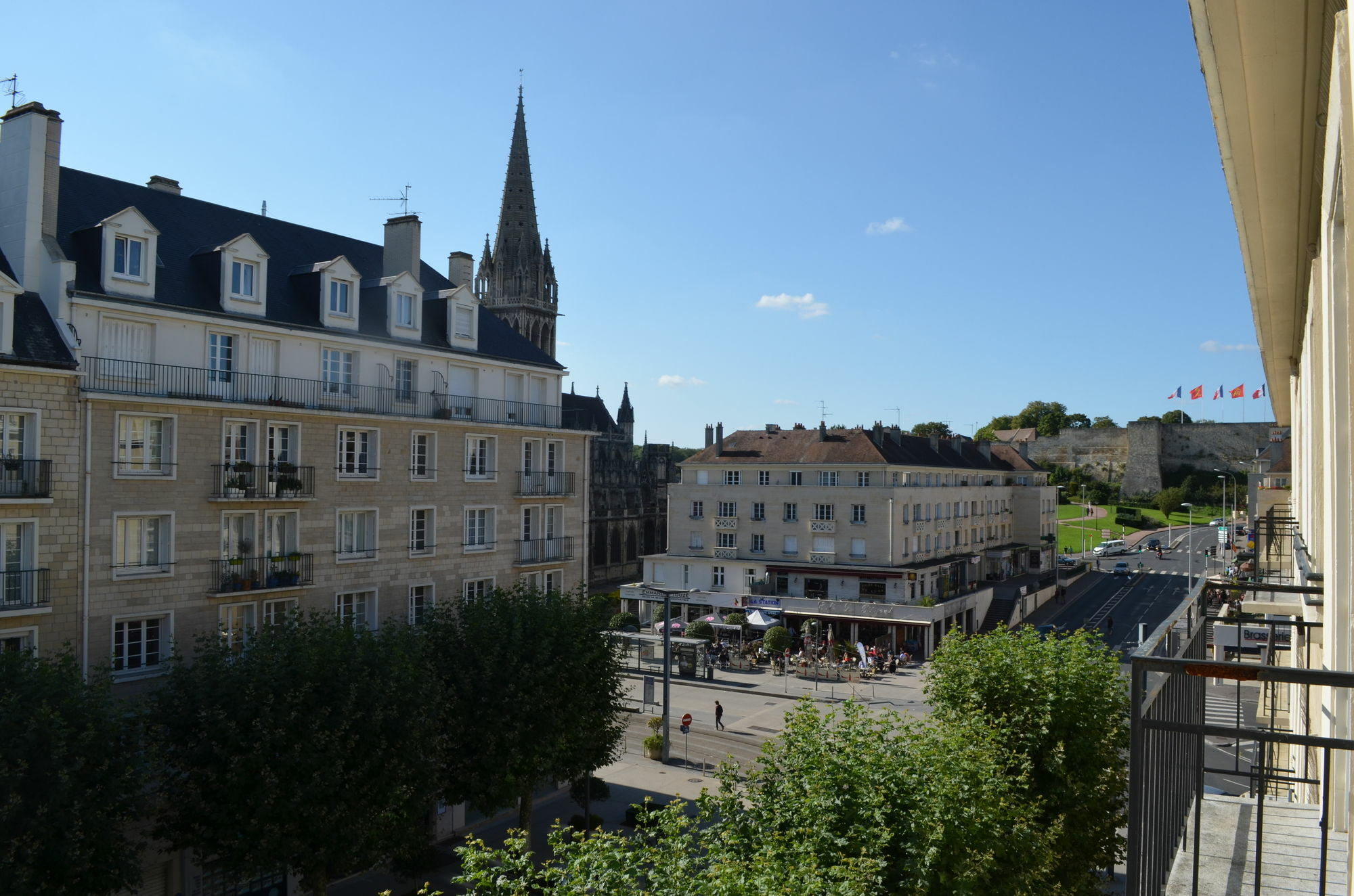 Hotel Du Chateau Caen Bagian luar foto