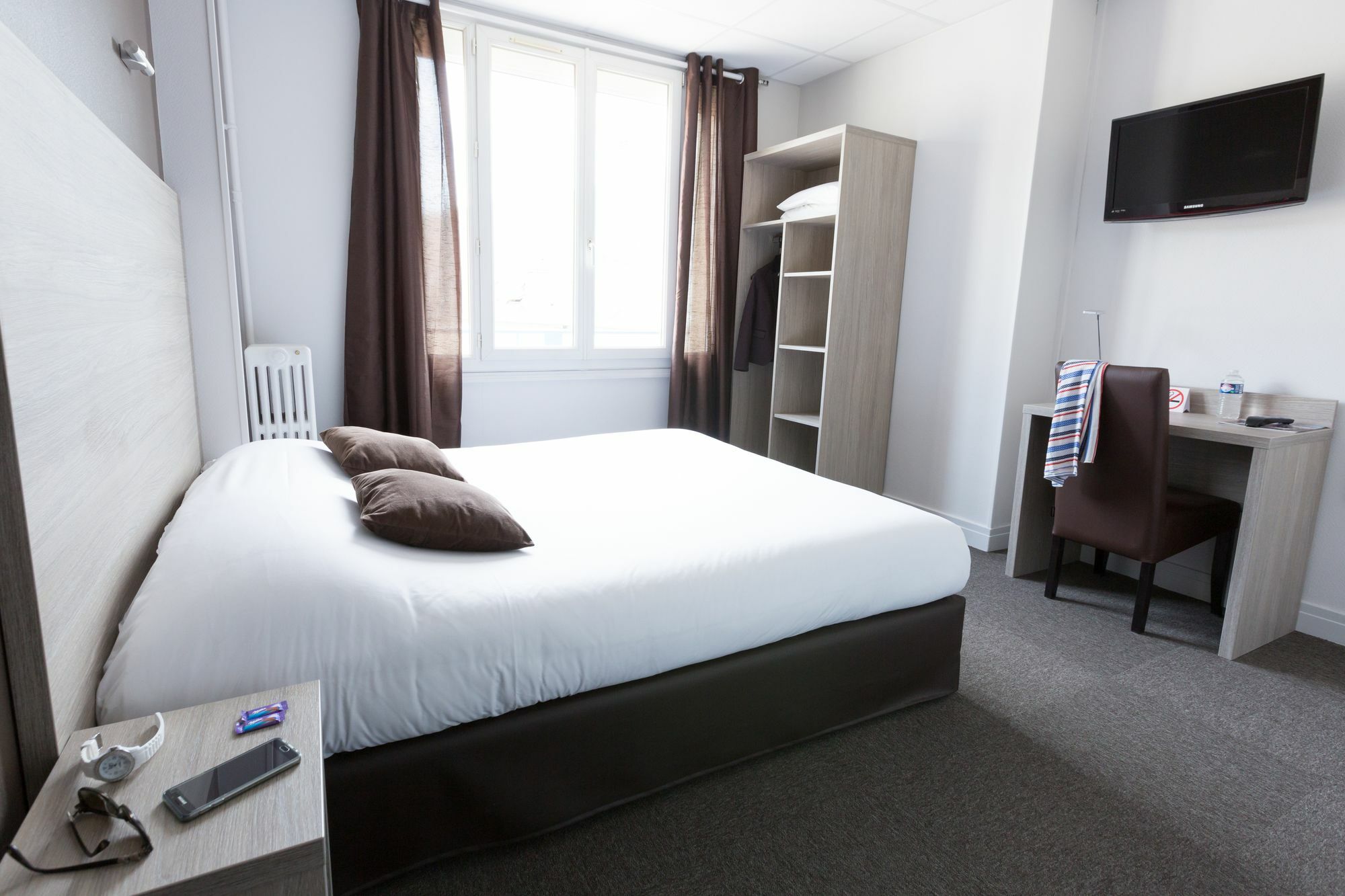 Logis Hotel Du Chateau Caen Bagian luar foto