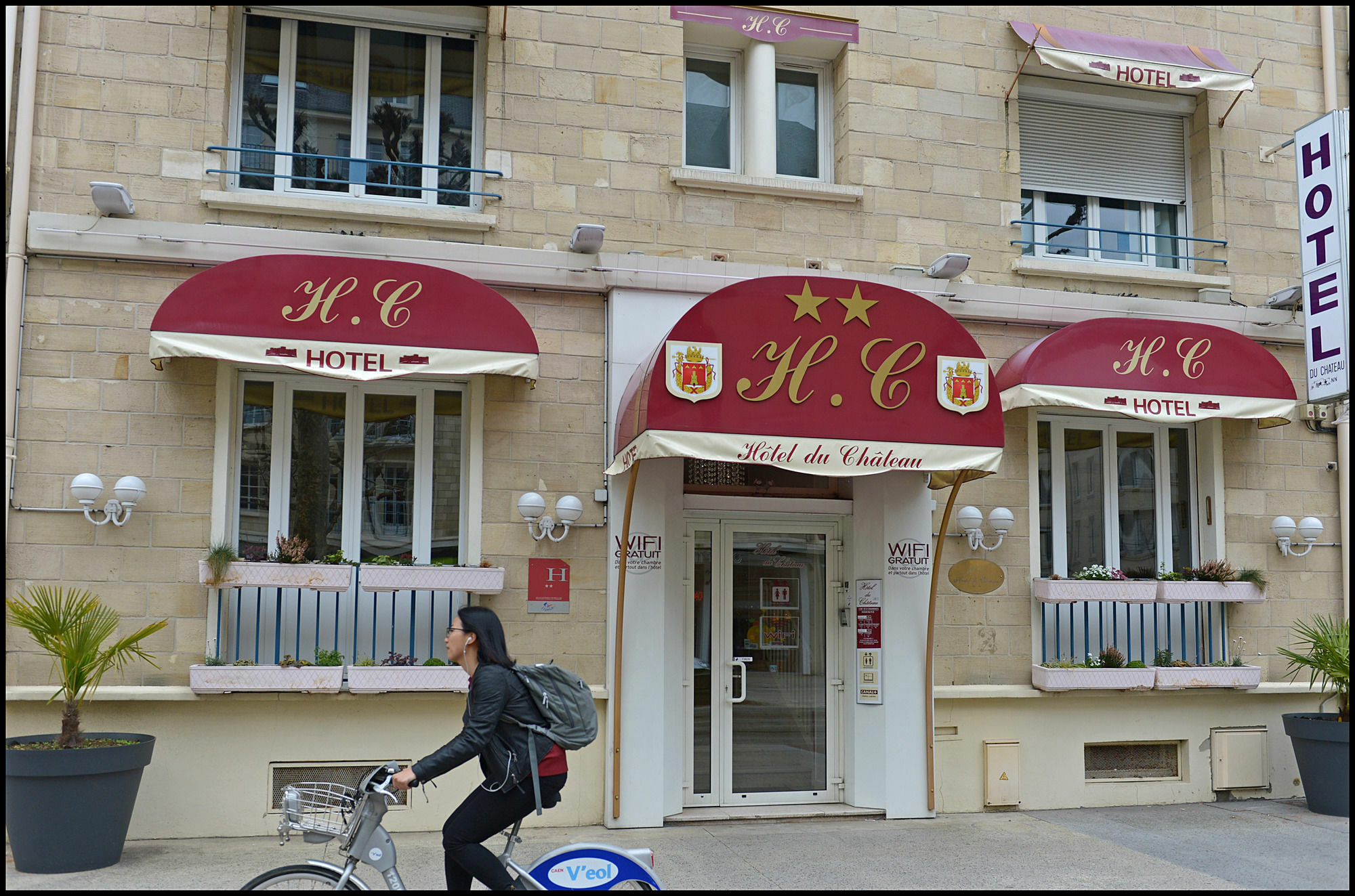Logis Hotel Du Chateau Caen Bagian luar foto